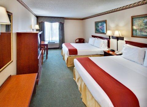 Holiday Inn Express & Suites Clinton By Ihg Exterior photo