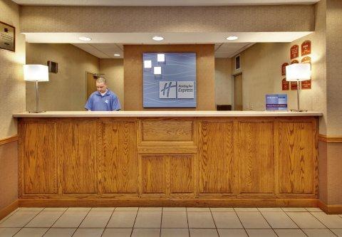 Holiday Inn Express & Suites Clinton By Ihg Exterior photo