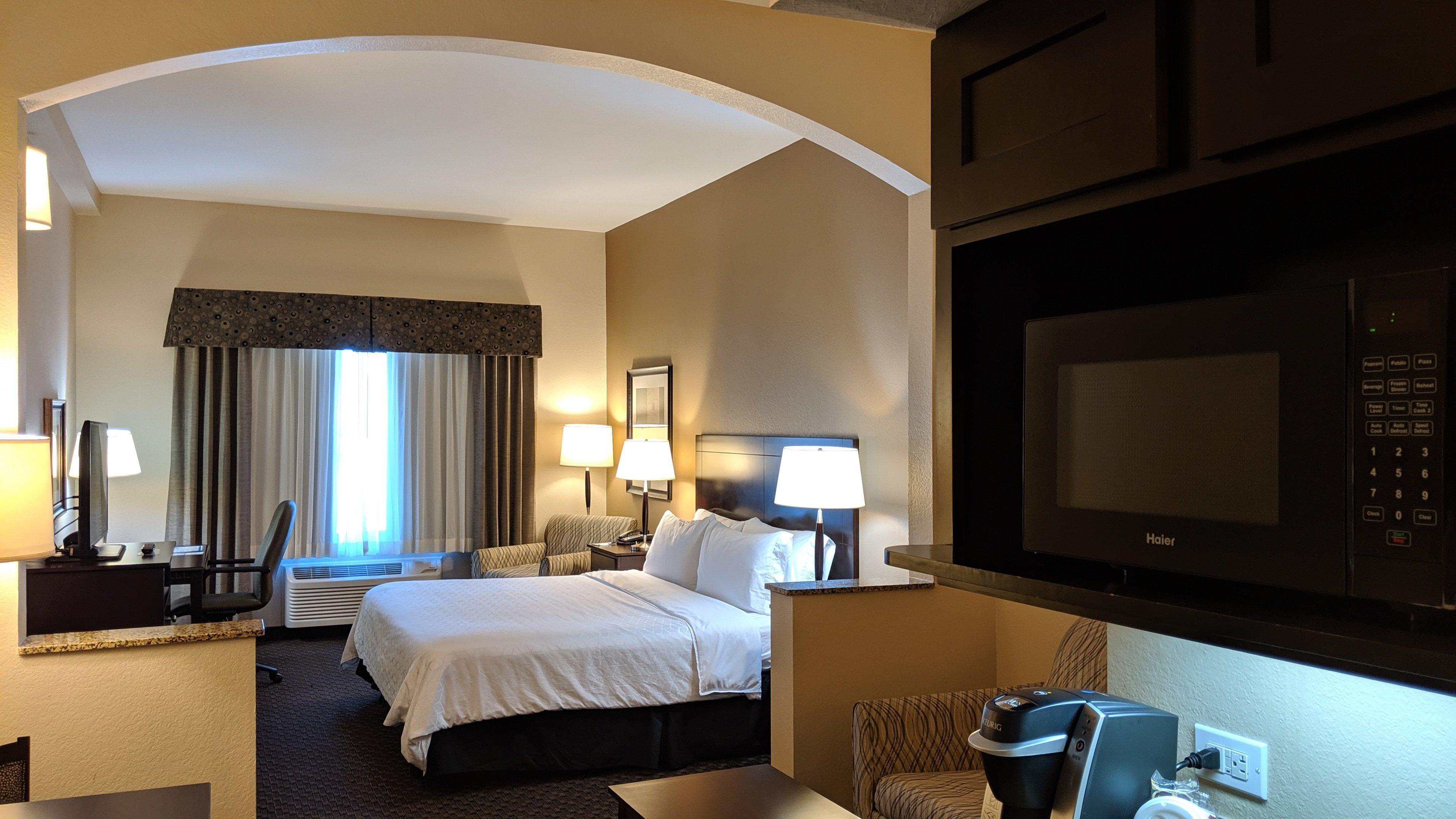 Holiday Inn Express & Suites Clinton By Ihg Exterior photo